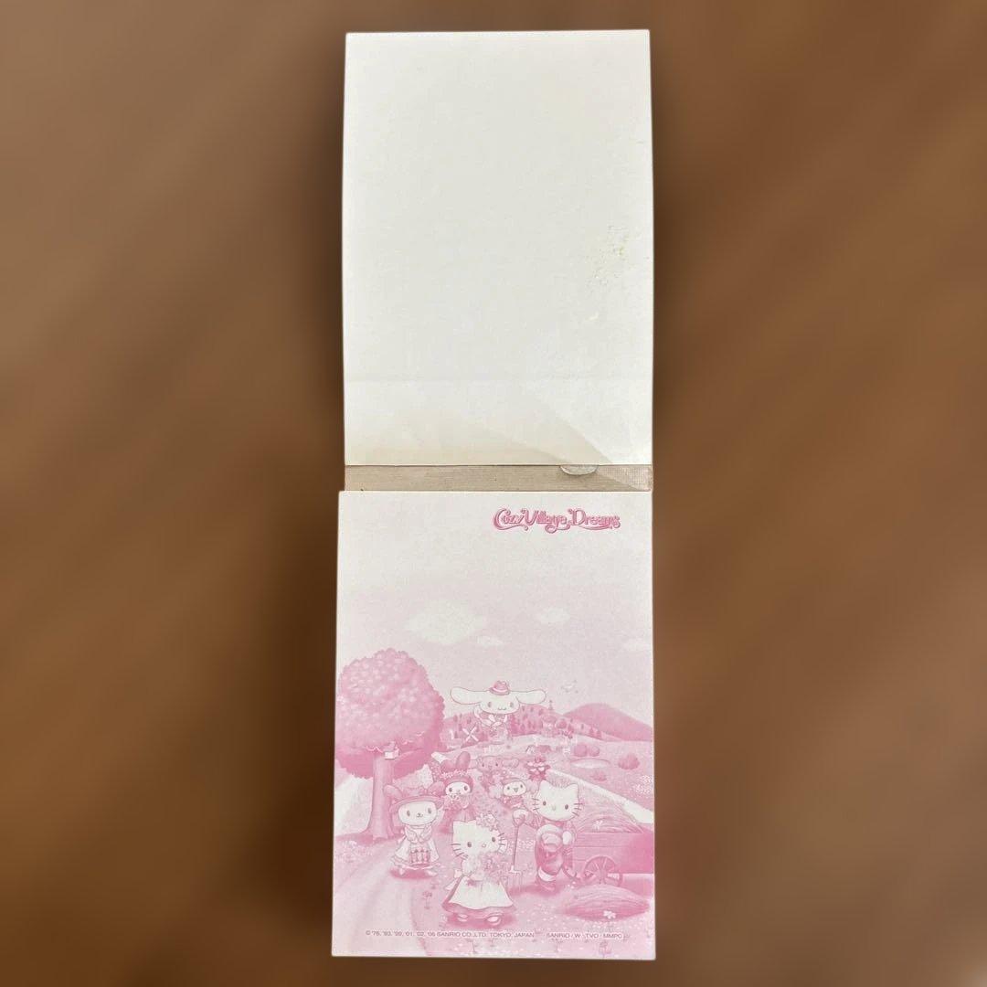 【激レア】ハローキティ　シナモロール　コージー・ビレッジ・ドリームズ メモ帳