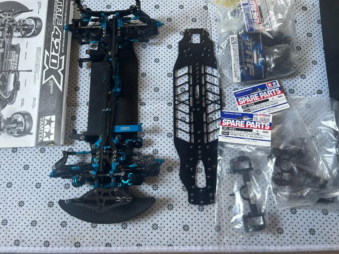TRF420X カーボンファイバーシャーシ