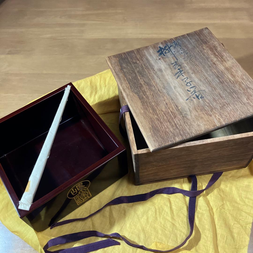 溜塗り枡形菓子器竹箸付き（輪島塗り　山崖松花堂）