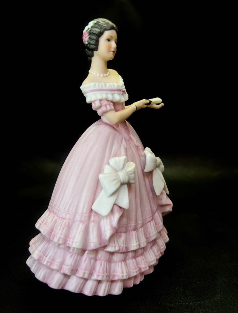 ビクトリアン風女性フィギュア