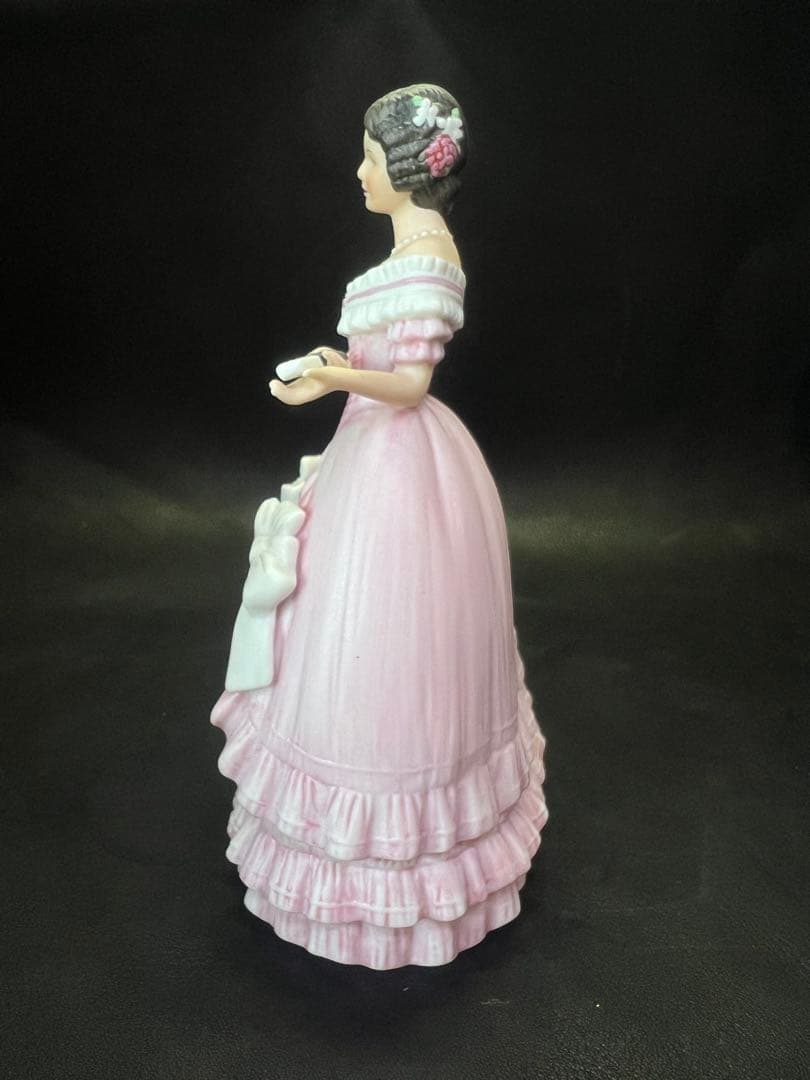 ビクトリアン風女性フィギュア