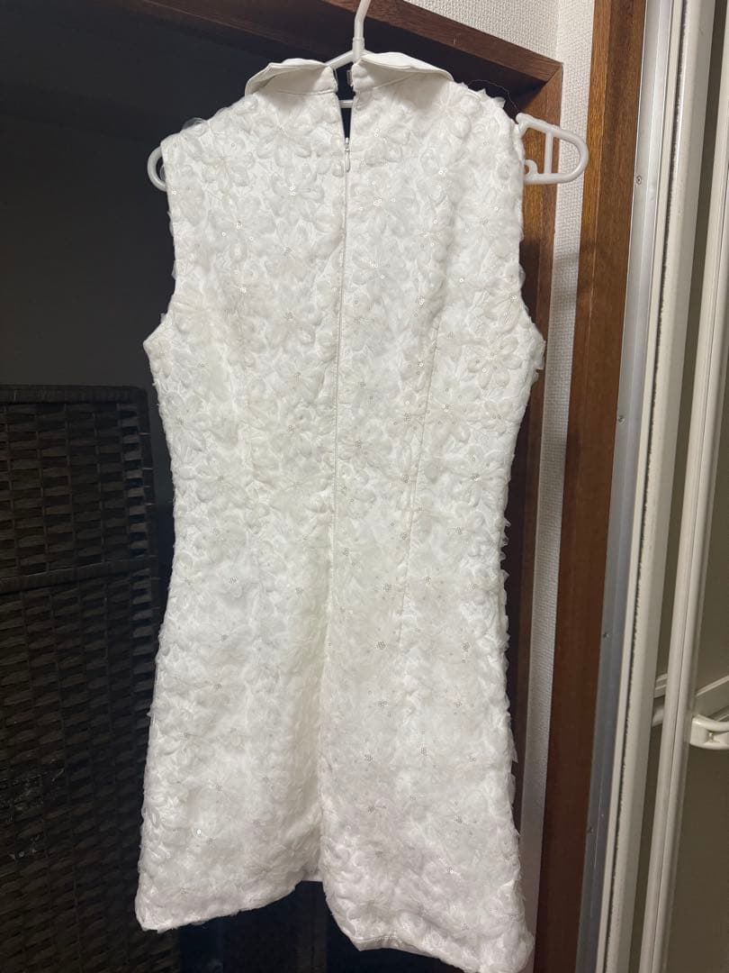 襟つきフラワーレースサテンミニキャバドレス