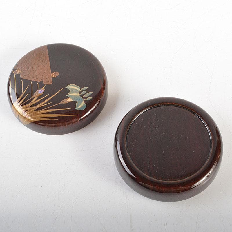 茶道具　蒔絵師　新田義明作　桜材　木地溜塗　八橋蒔絵　平丸香合　共箱　V6775