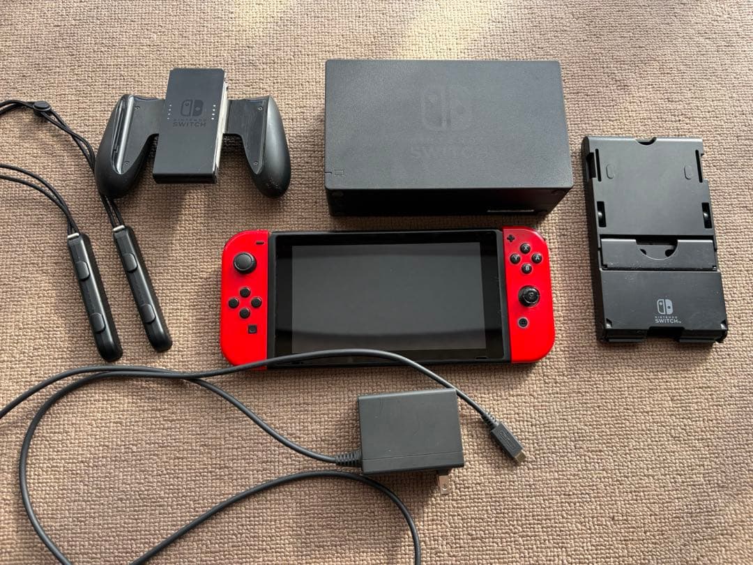 ま*る様 Nintendo Switch 赤色 本体と付属品