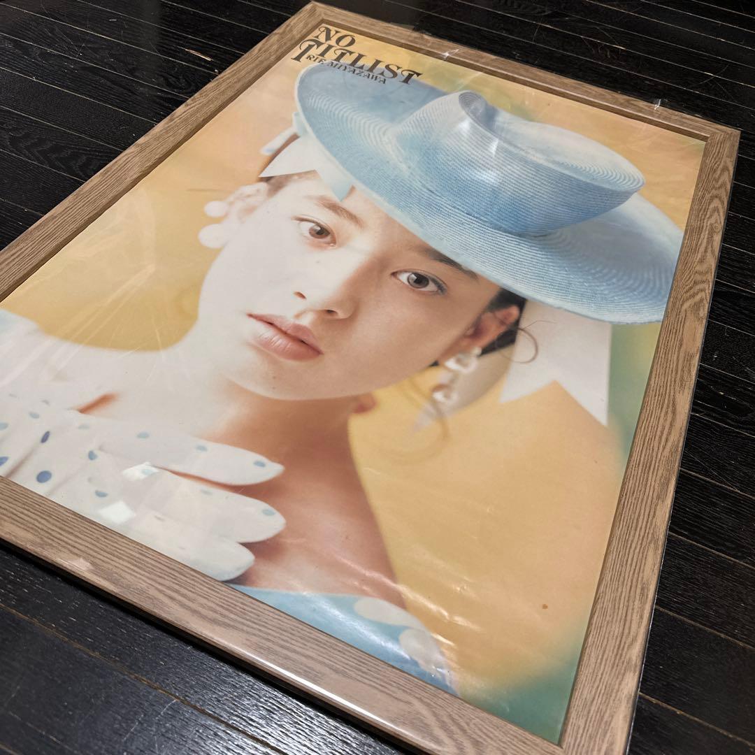 セール品　宮沢りえ　B2ポスター　No Titlist 新品額装付き