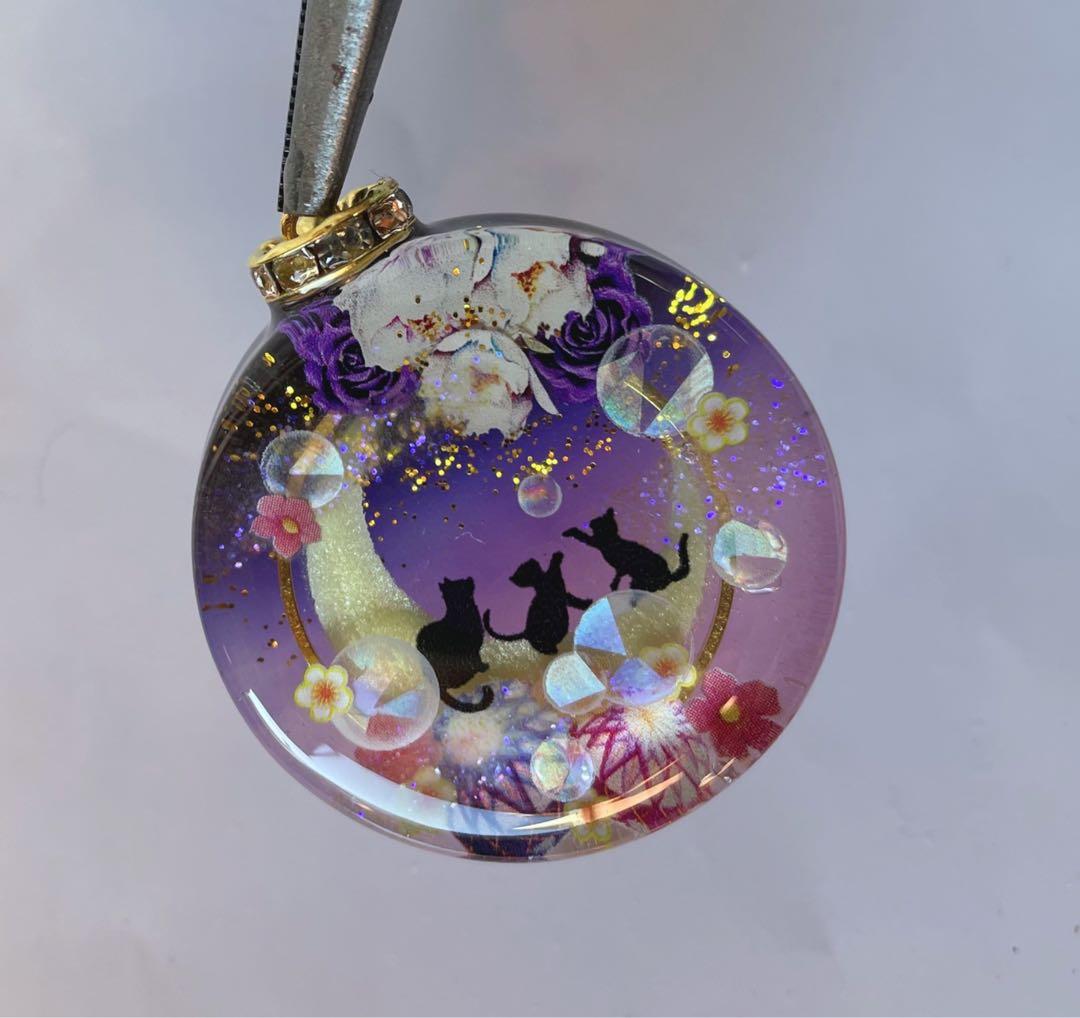 すず☆らん/レジン/三日月の子猫達　新春　蓄光　オルゴナイトネックレス