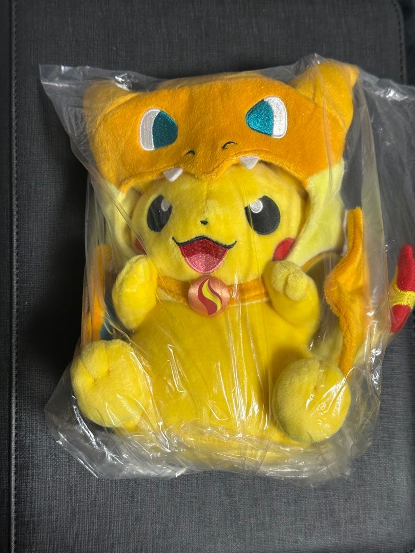 限定版 リザードンポンチョのピカチュウ ぬいぐるみ
