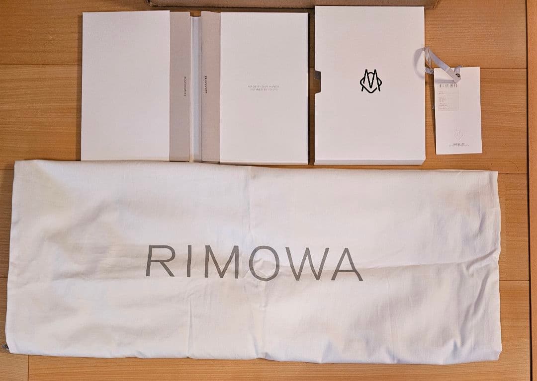 ☆ リモワ エッセンシャルライト キャビンS 31L グロスブルー 新品同様品