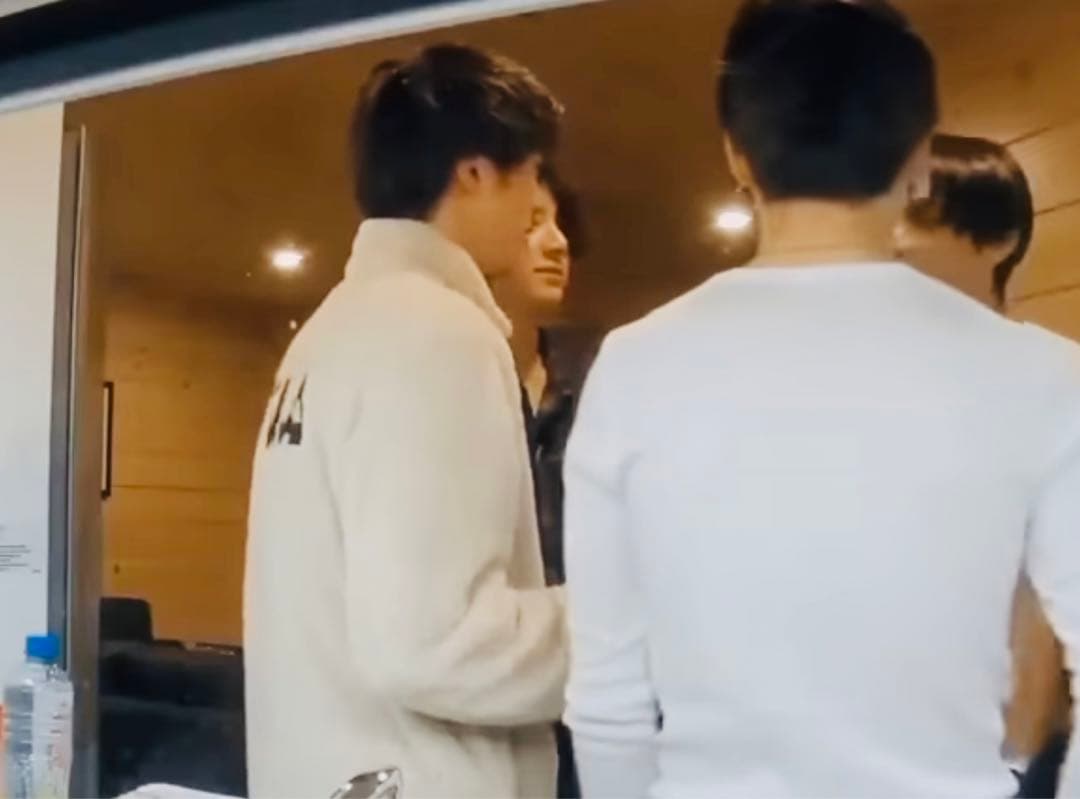 FIRA／フィラ　ボアフリース　BTS JIN・テテ着用　長袖　アイボリー色