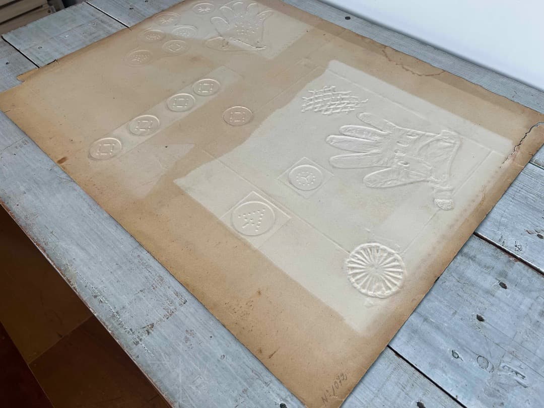 【希少】アントニー・クラーベ① 「手袋と記号」 カーボンランダム/エンボス