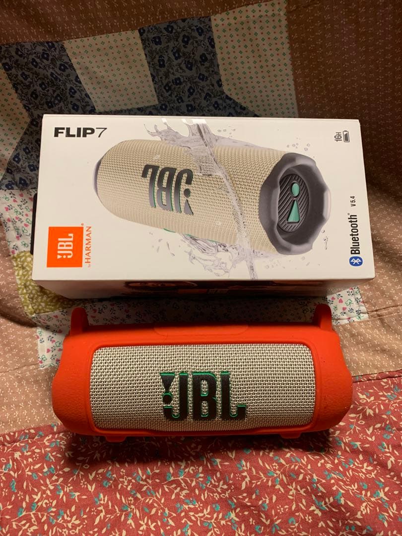 JBL FLIP7 ワイヤレススピーカー　レッドシリコンカバー付き