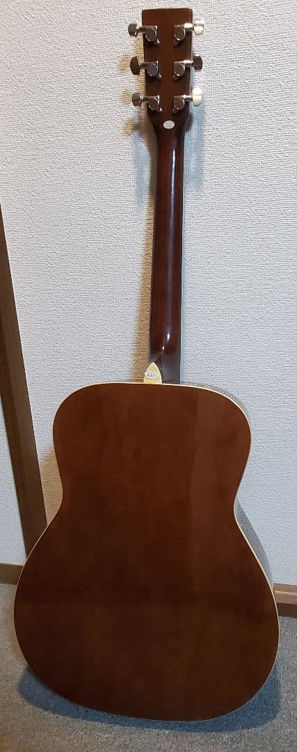 Sepia Crueアコースティックギター