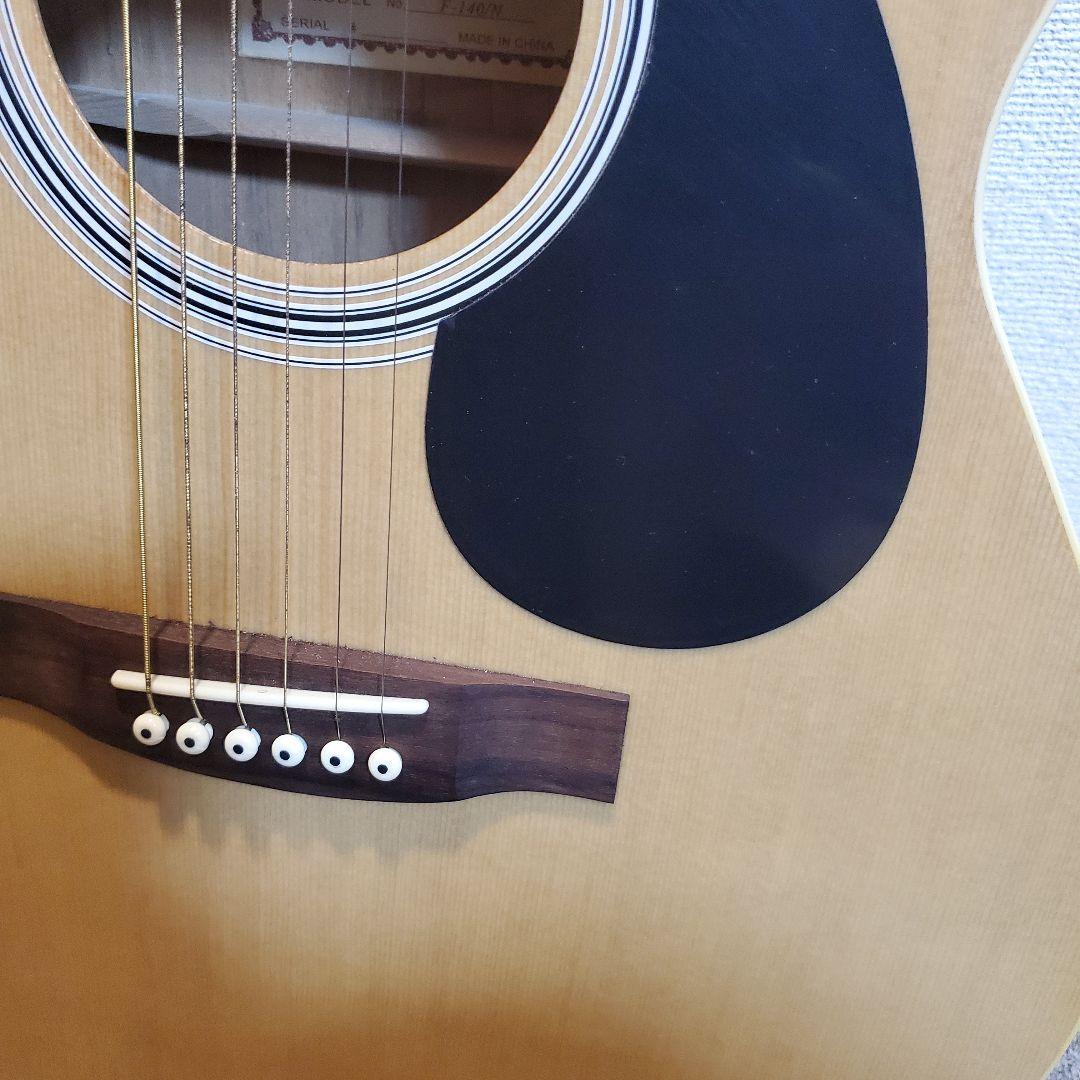 Sepia Crueアコースティックギター