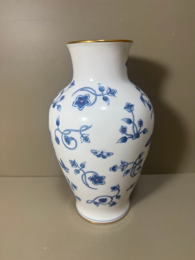 2165  大倉陶園 OKURA 花瓶 フラワーベース 金縁染付花蝶鳥文　花瓶