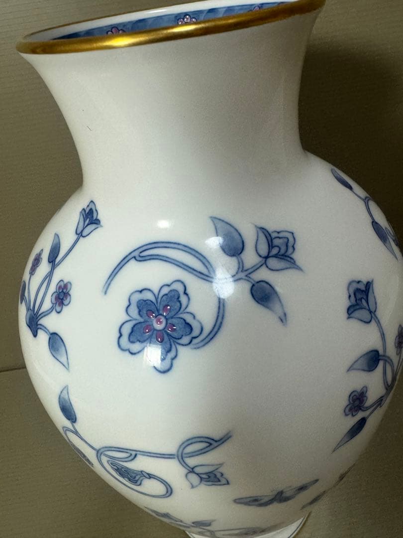 2165  大倉陶園 OKURA 花瓶 フラワーベース 金縁染付花蝶鳥文　花瓶