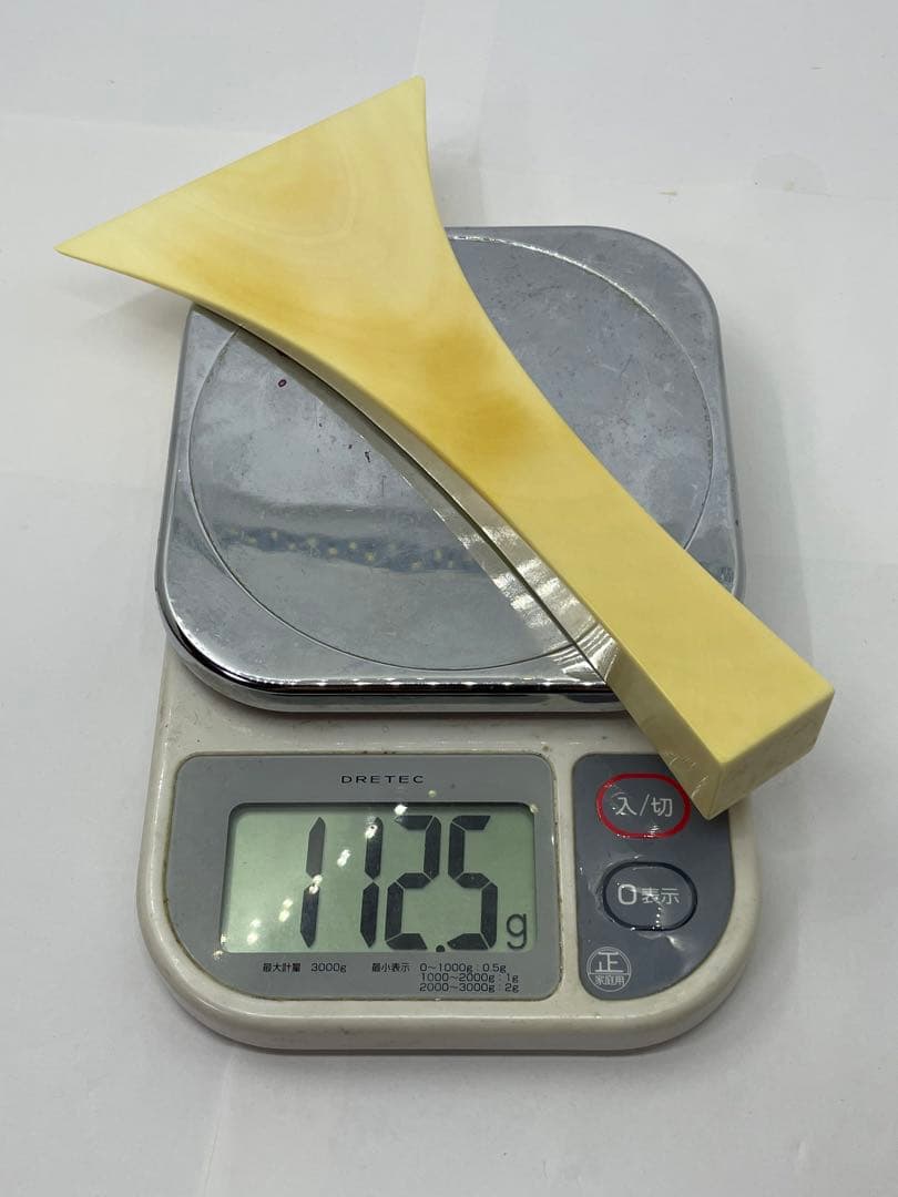 ヴィンテージ  天然素材　バチ　重さ約　112.5g　#724