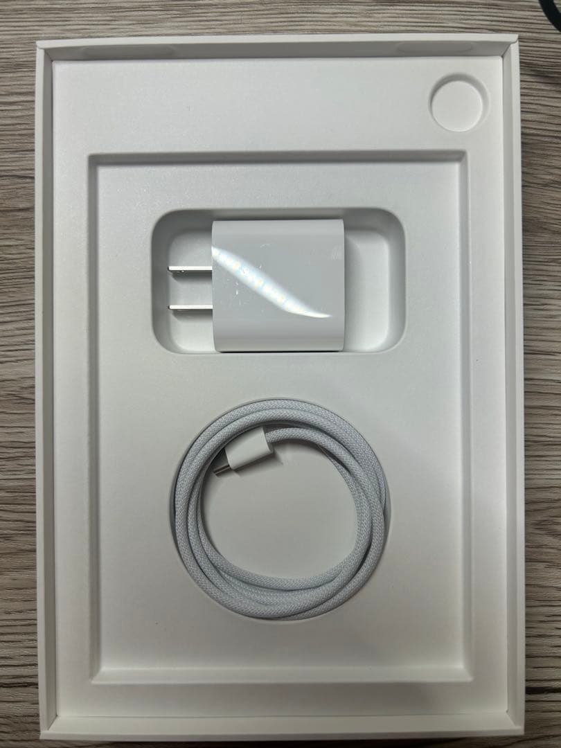 【美品】iPad mini7 WiFi 128GB スターライト