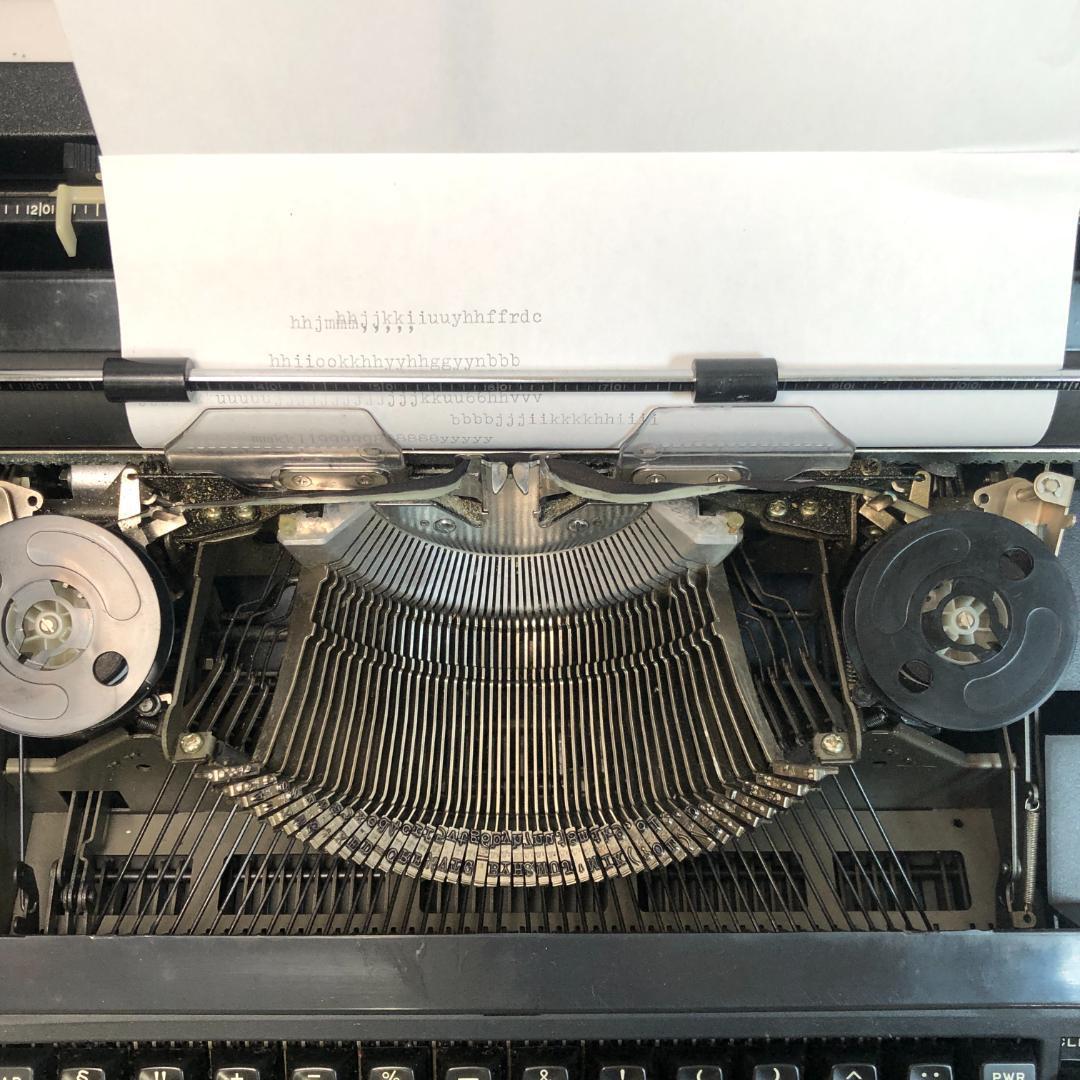 タイプライター、オリベッティ LETTERA　38 電動　動作確認済　スペイン製