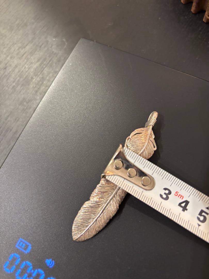 『ミキサー車』buffフェザーネックレス