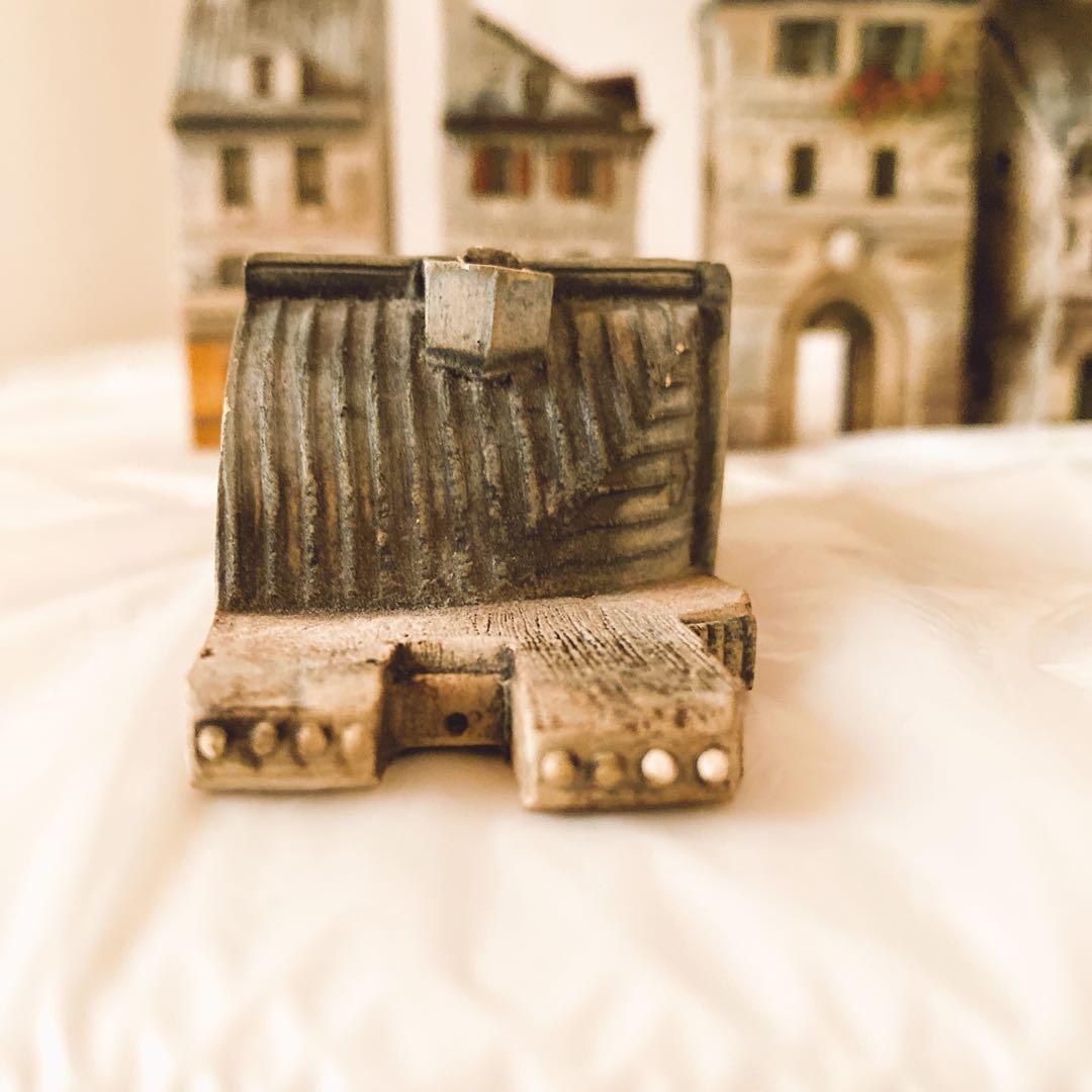 gault house ゴーハウス　ミニチュア置物　陶芸　フランス　Jカールトン