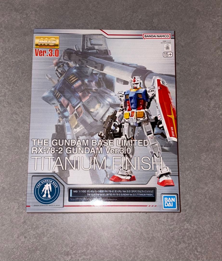 MG　ガンダムベース限定 RX-78-2 Ver.3.0　チタニウムフィニッシュ