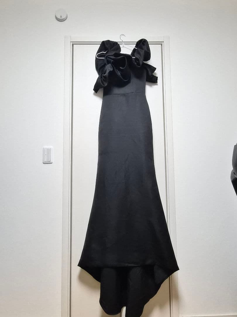 《unq》オフショルダー ソフトマーメイドドレス ブラック