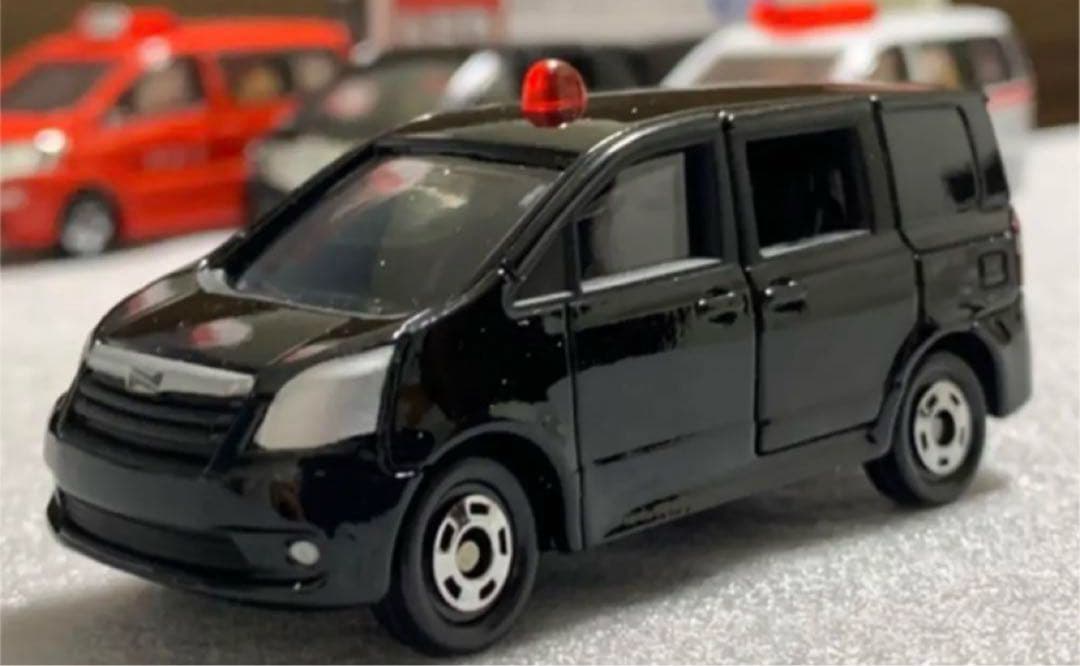 トミカ ミニバン 覆面パトカー 2台セット