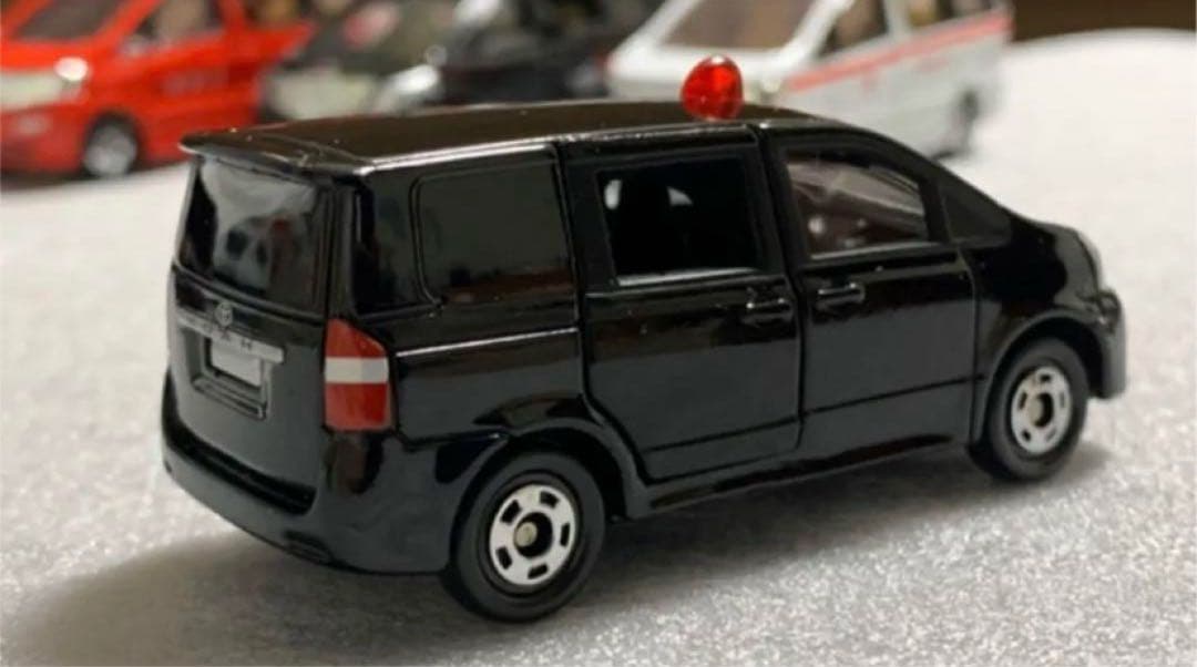 トミカ ミニバン 覆面パトカー 2台セット