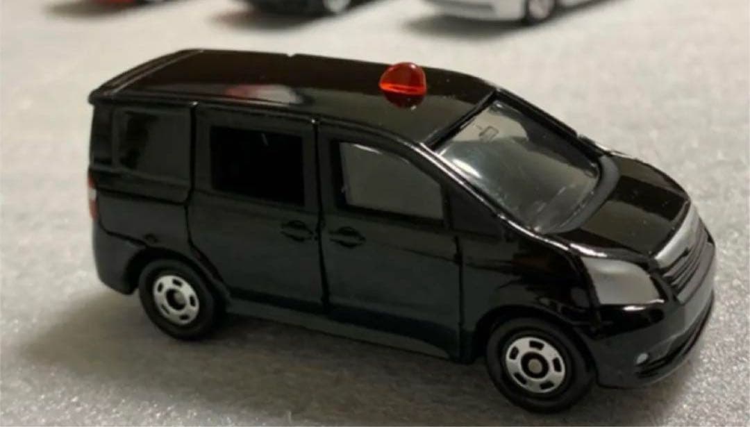トミカ ミニバン 覆面パトカー 2台セット