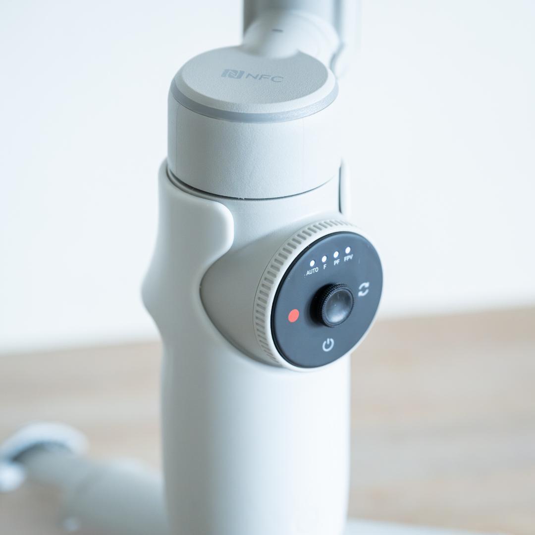 Insta360 Flow Pro スタビライザー　スマホジンバル