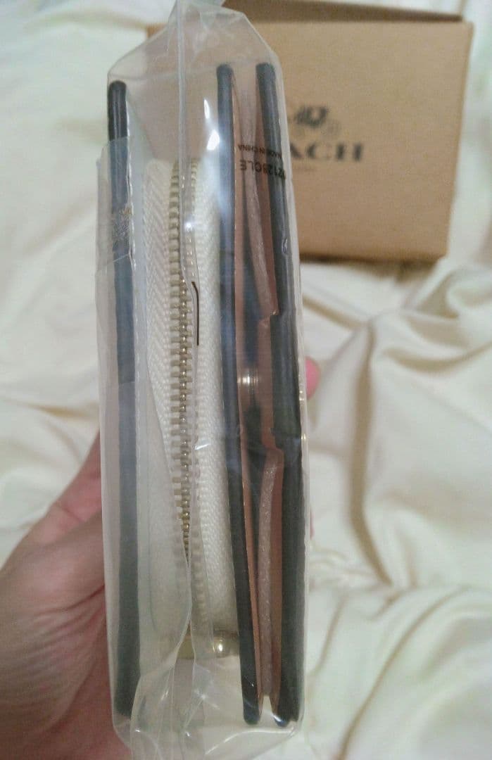 【新品】COACH コーチ 財布 2つ折り ホワイト ゴールド