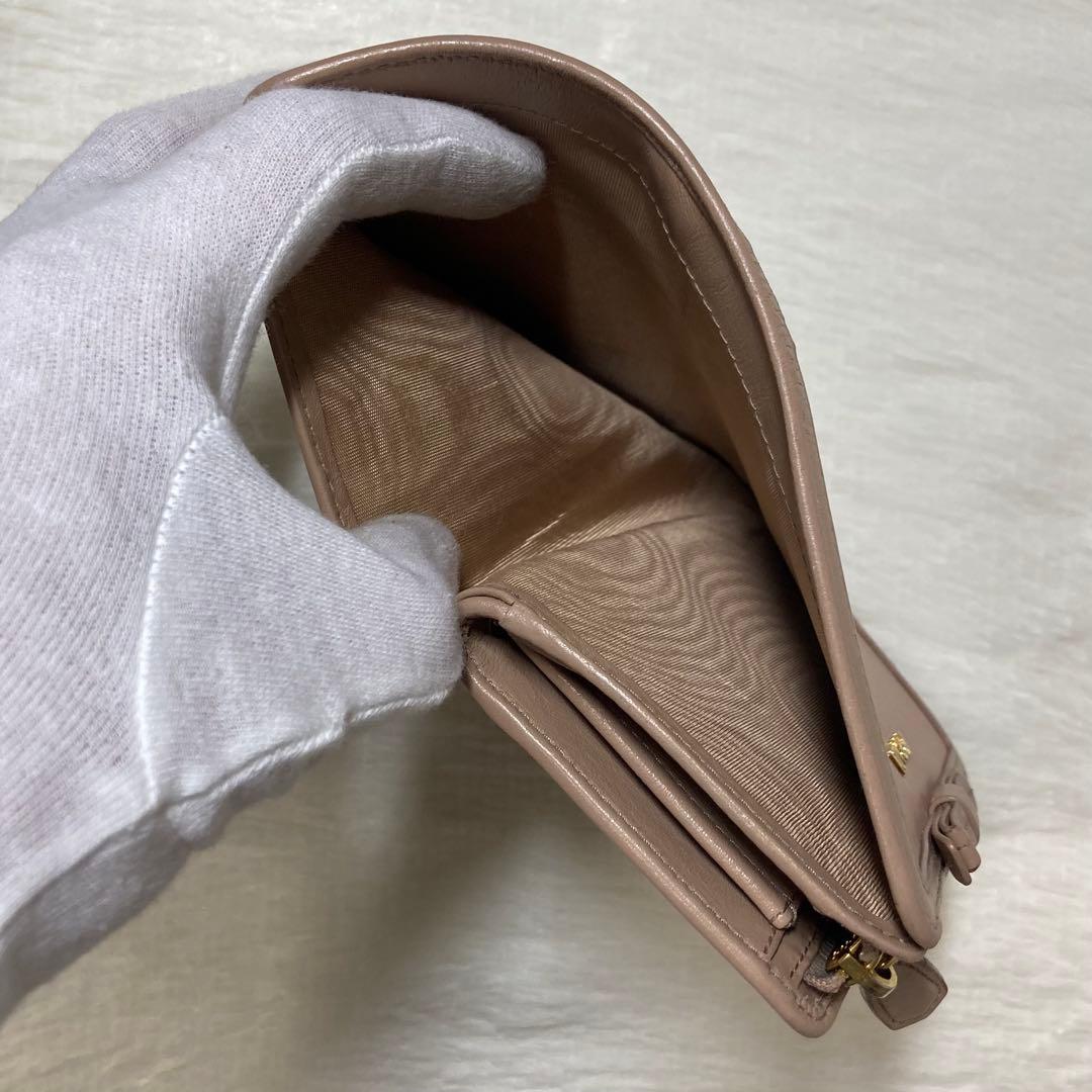 早い者勝ち　PRADA プラダ　人気　リボン　ベージュ　二つ折り　財布　ロゴ　金