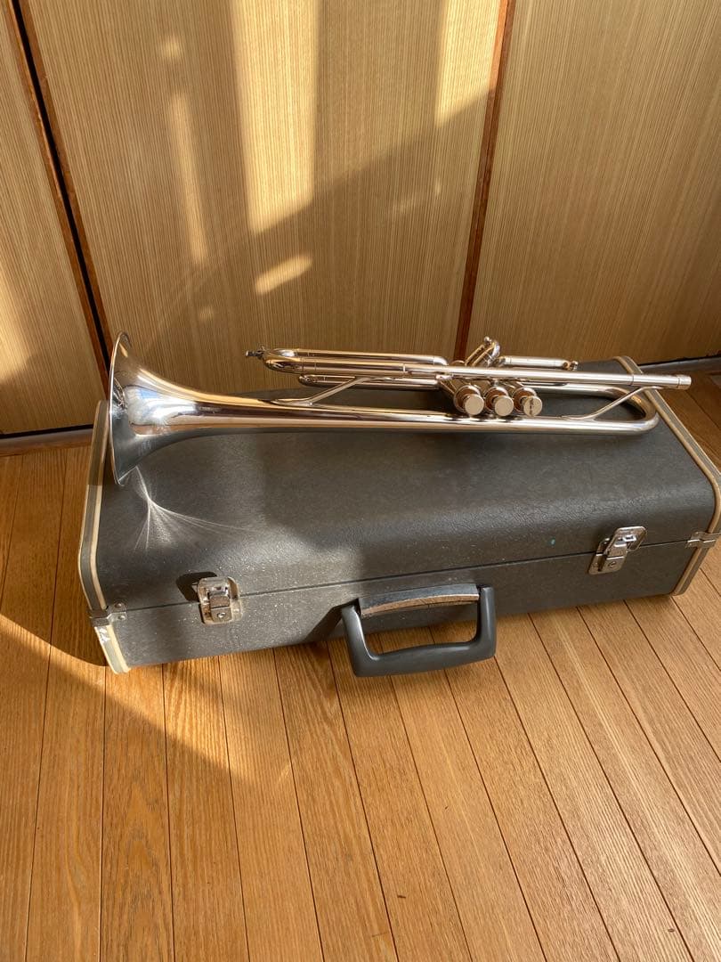 トランペット　ヤマハYTR-135 マウスピースあり
