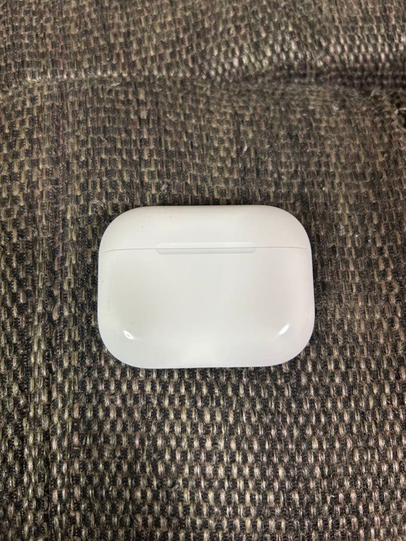 [極美品] AirPods Pro 第3世代 充電ケースのみ