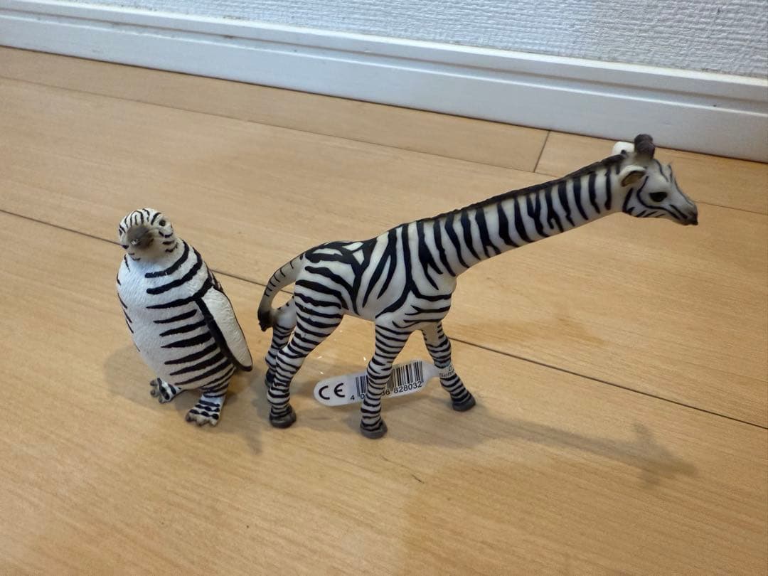 シュライヒ shleich 75周年限定品　動物　キリン　ペンギン　ゼブラ柄