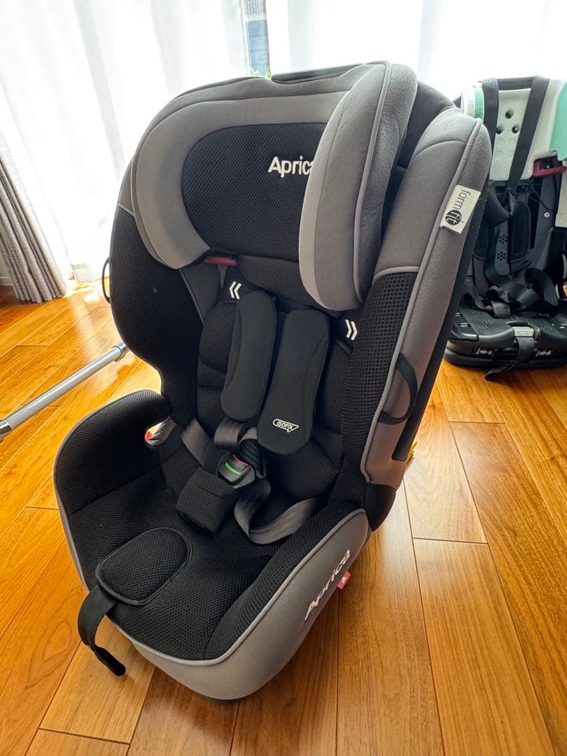 Aprica form fit AB チャイルドシート ブラック・グレー