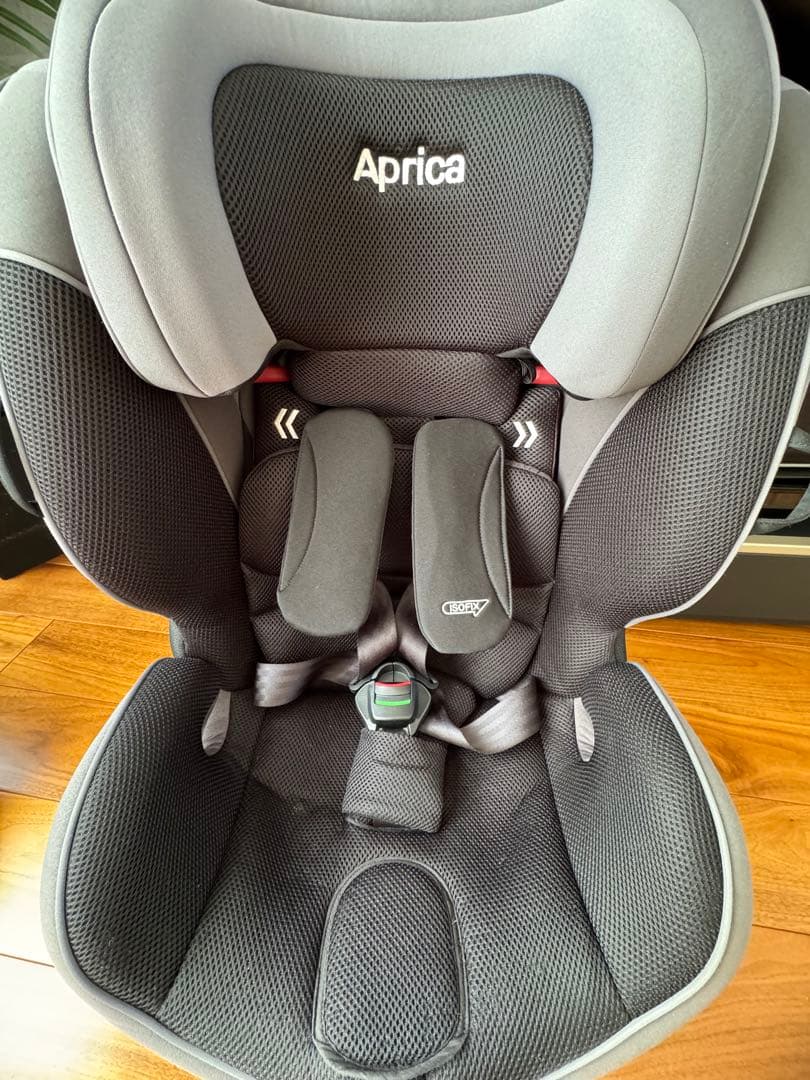 Aprica form fit AB チャイルドシート ブラック・グレー