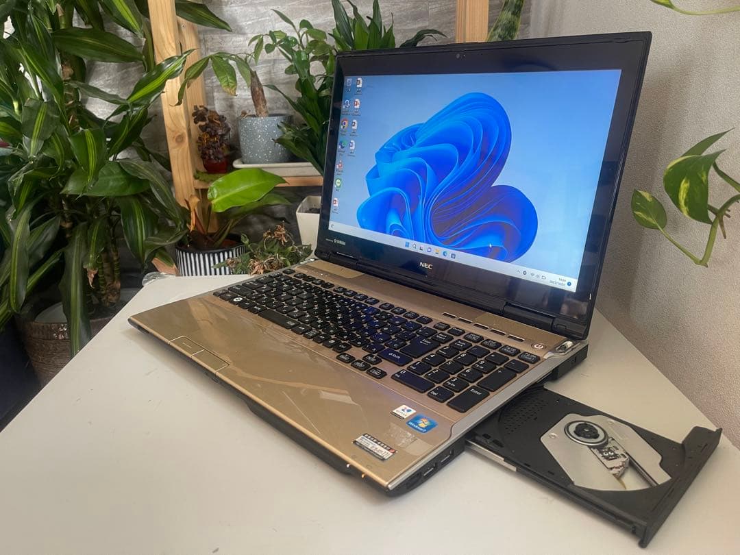 NEC Lavie✨ i7✨カメラ付き✨すぐに使える パソコンノ-ト