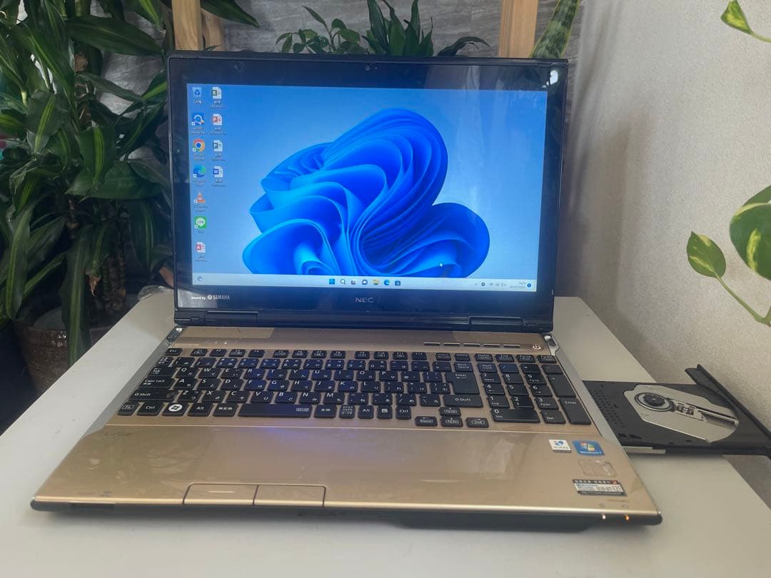 NEC Lavie✨ i7✨カメラ付き✨すぐに使える パソコンノ-ト