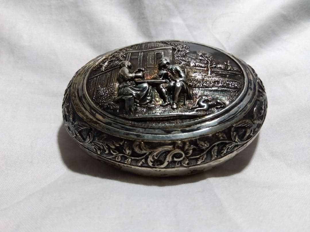 ♪小箱　ボンボニエール？ 銀製？ 犬の刻印 ？