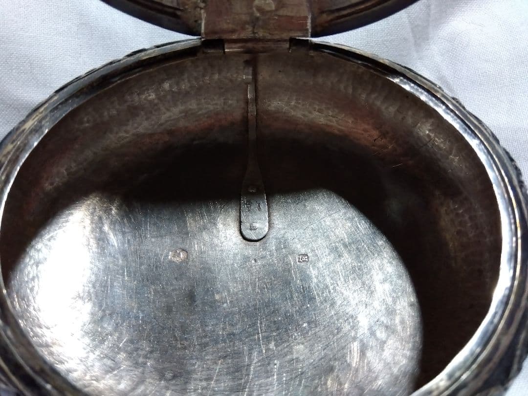 ♪小箱　ボンボニエール？ 銀製？ 犬の刻印 ？