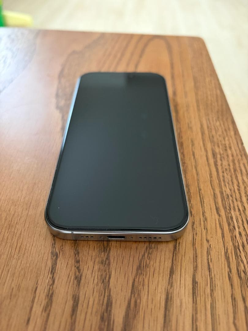 iPhone 15 Pro ナチュラルチタニウム128GB 美品