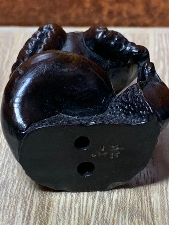 蛙根付  蛙 骨董 銘あり　カエル 置物 縁起物  レトロ アンティーク