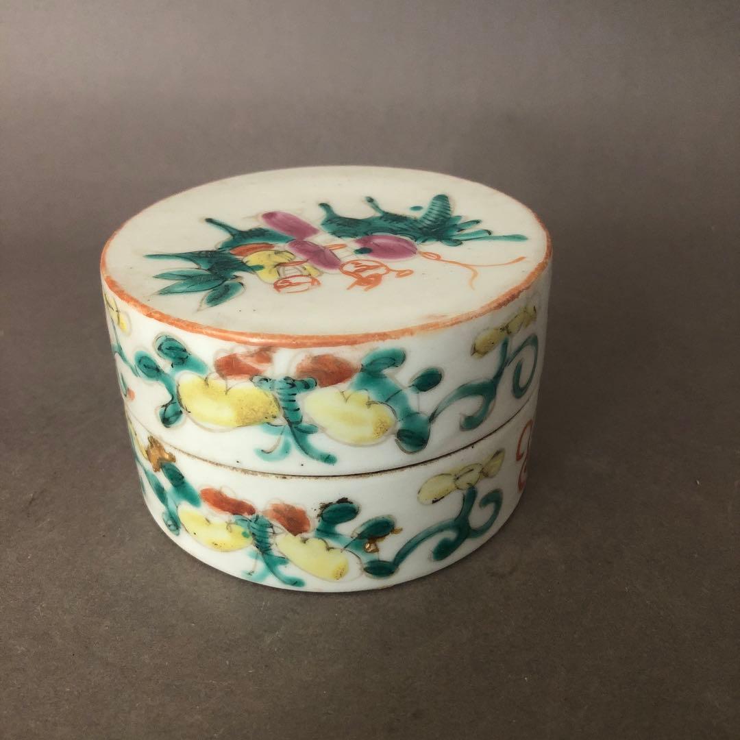 中国骨董　粉彩人物図柄　蓋物