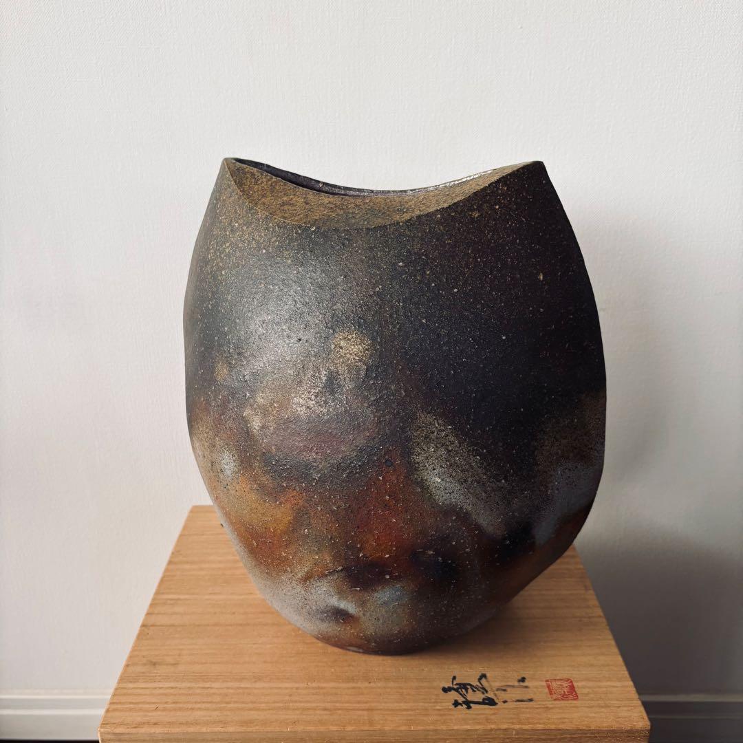 山下譲治　備前焼　変形花器　花瓶花入　共箱付　高さ29cm