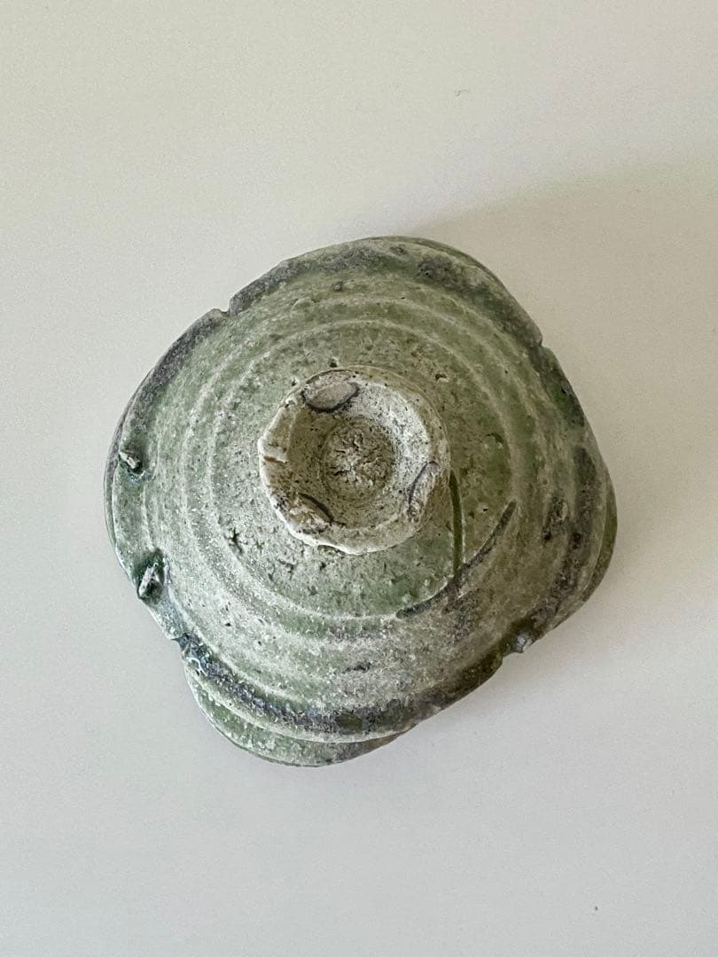 辻村唯　自然釉輪花茶盌