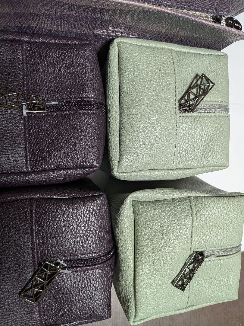 エティハド航空　ビジネスクラス　アメニティポーチ　８点セット