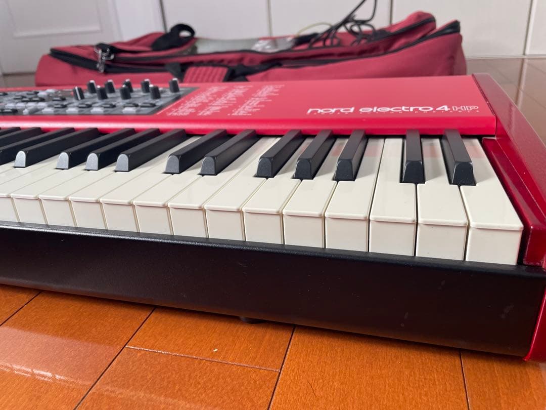 【美品】Nord Electro 4 HP 専用ケース付き