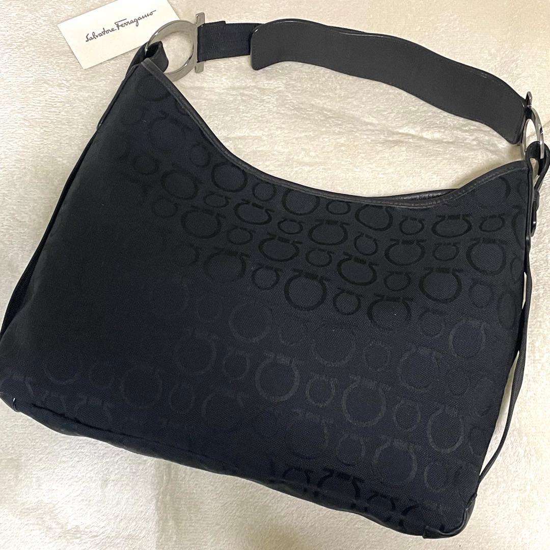 【ユチャ様】フェラガモ ワンショルダー ガンチーニ 総柄 キャンバス×レザー