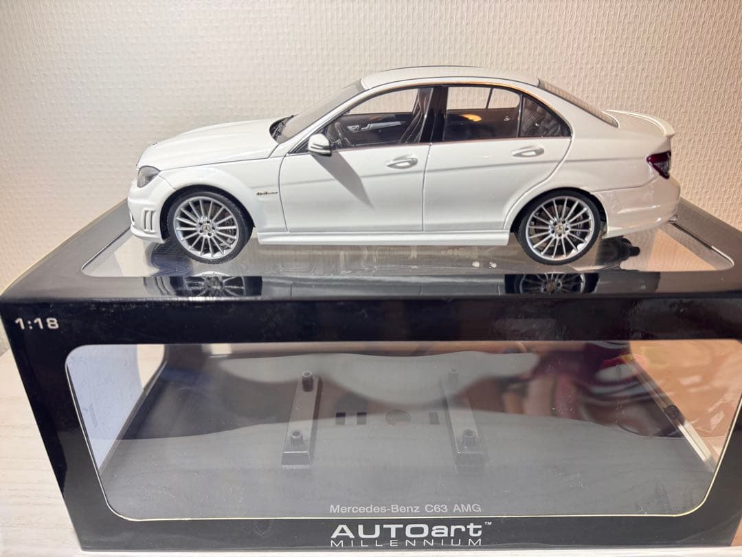 AUTOart Mercedes-Benz C63 AMG 1:18 ホワイト